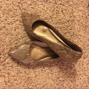 Grey snakeskin flats sz 9